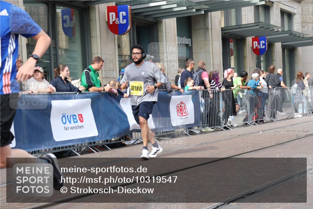 13.09.2026 - 21. swb-Marathon Bremen Strokosch-Dieckow http://msf.ph/oto/10319547 13.09.2026 10:58:23 Ziel 10254, 10485, 10794, 10832, 10878, 10879, 10948, 11030, 11189, 11228, 11384, 11488, 11743, 11955, 12176, 12180, 12237, 12320, 12499, 12505, 10249, 10494, 10530, 10543, 10604, 10673, 10750, 10798, 10826, 10828, 10903, 10914, 10931, 10932, 11004, 11120, 11131, 11152, 11202, 11295, 11388, 11403, 11420, 11455, 11686, 11750, 11752, 11884, 11906, 11952, 11953, 12017, 12092, 12386, 12387, 12441, 12482, 12518 meine-sportfotos.de