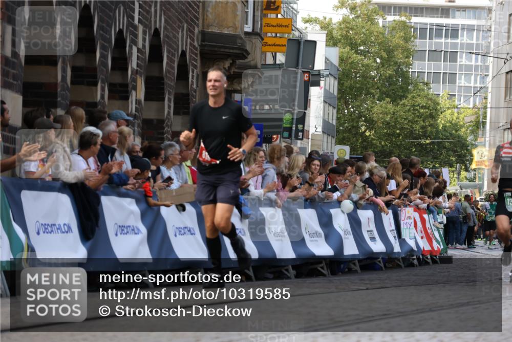 13.09.2026 - 21. swb-Marathon Bremen Strokosch-Dieckow http://msf.ph/oto/10319585 13.09.2026 13:07:55 Ziel 819, 2135, 2706, 4990, 5570, 5976, 7558, 7803, 8060, 8098, 8467, 8611, 8737, 9035, 9356, 2098, 2266, 2844, 6692, 13091, 13160 meine-sportfotos.de
