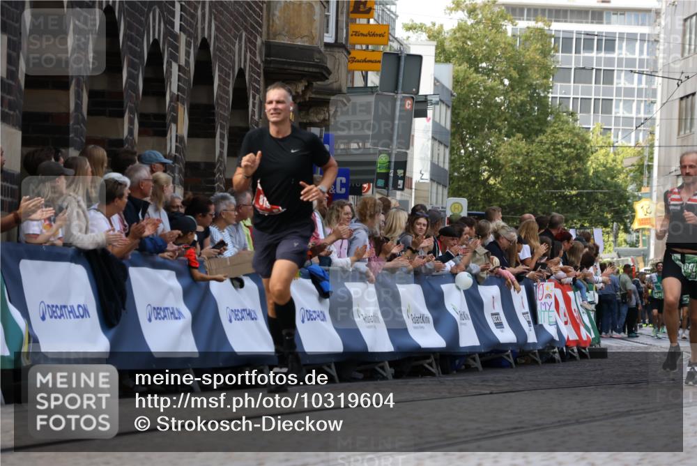 13.09.2026 - 21. swb-Marathon Bremen Strokosch-Dieckow http://msf.ph/oto/10319604 13.09.2026 13:07:55 Ziel 819, 2135, 2706, 4990, 5570, 5976, 7558, 7803, 8060, 8098, 8467, 8611, 8737, 9035, 9356, 2098, 2266, 2844, 6692, 13091, 13160 meine-sportfotos.de