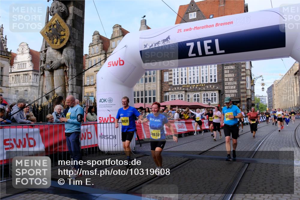 13.09.2026 - 21. swb-Marathon Bremen Tim E. http://msf.ph/oto/10319608 13.09.2026 10:58:23 Ziel 10494, 10543, 10559, 10604, 10673, 10750, 10798, 10826, 10828, 10903, 10914, 10931, 10932, 11136, 11295, 11332, 11388, 11752, 11863, 11884, 12017, 12386, 12387, 12441, 12482, 12551 meine-sportfotos.de