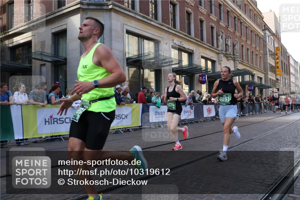 13.09.2026 - 21. swb-Marathon Bremen Strokosch-Dieckow http://msf.ph/oto/10319612 13.09.2026 13:17:35 Ziel 771, 948, 1297, 1631, 1797, 2001, 2125, 2634, 2812, 3051, 3192, 4286, 4374, 4498, 4499, 4620, 4733, 5530, 5817, 5935, 5948, 6290, 6448, 8805, 8869, 9505, 9595, 9596, 9837, 13041, 13107, 560, 771, 842, 1297, 2008, 2234, 3148, 3760, 4171, 4805, 5041, 5550, 6095, 6734, 6803, 7901, 8100, 8250, 8253, 8446, 8532, 8714, 9075, 9400 meine-sportfotos.de