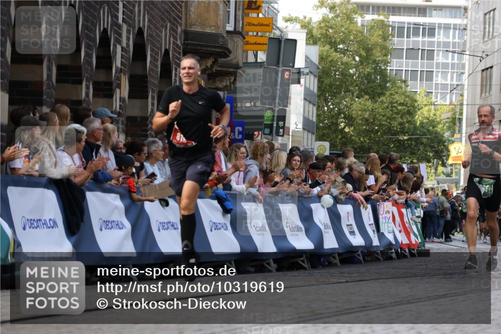 13.09.2026 - 21. swb-Marathon Bremen Strokosch-Dieckow http://msf.ph/oto/10319619 13.09.2026 13:07:55 Ziel 819, 2135, 2706, 4990, 5570, 5976, 7558, 7803, 8060, 8098, 8467, 8611, 8737, 9035, 9356, 2098, 2266, 2844, 6692, 13091, 13160 meine-sportfotos.de