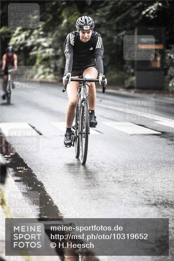 13.09.2026 - Stadtparktriathlon H.Heesch http://msf.ph/oto/10319652 13.09.2026 11:55:45 Radfahren 786, 862, 873, 892, 932 meine-sportfotos.de