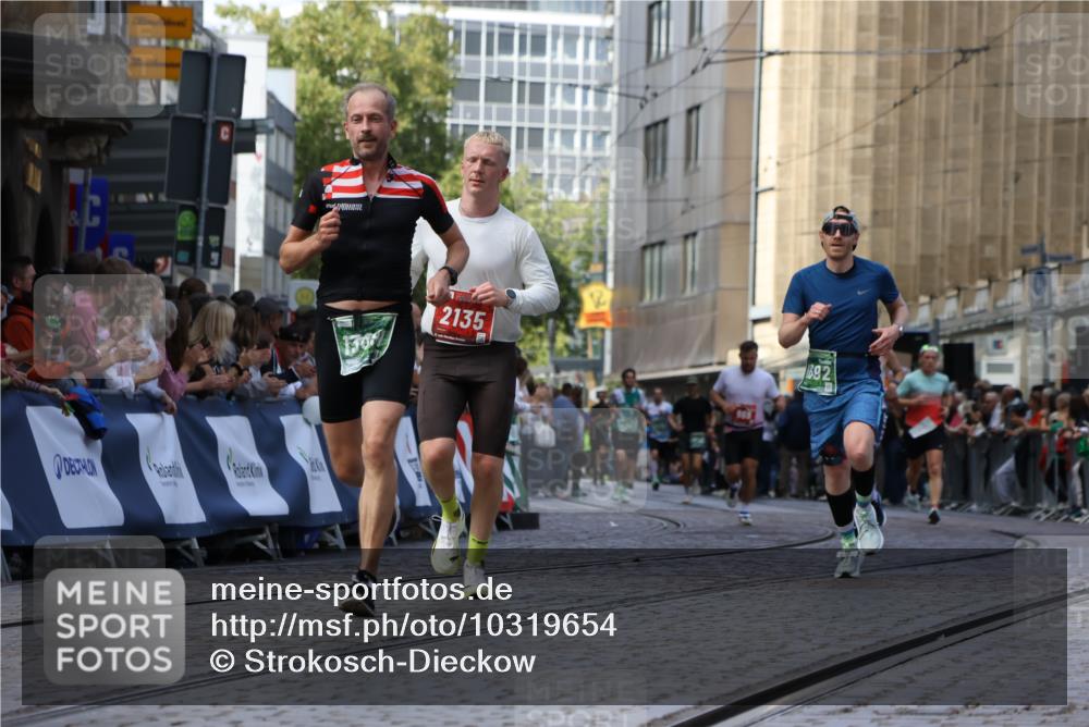 13.09.2026 - 21. swb-Marathon Bremen Strokosch-Dieckow http://msf.ph/oto/10319654 13.09.2026 13:07:58 Ziel 819, 969, 2135, 4852, 4990, 5570, 5976, 7558, 7803, 8060, 8467, 8611, 8737, 9035, 9356, 2098, 2266, 2844, 6692, 13091 meine-sportfotos.de