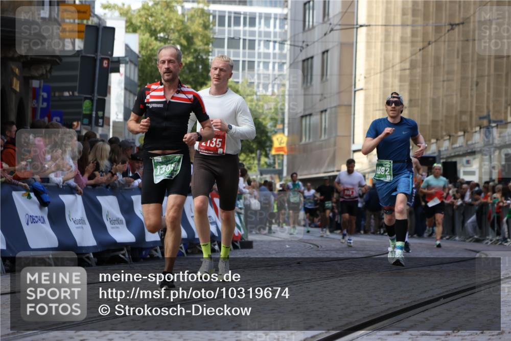 13.09.2026 - 21. swb-Marathon Bremen Strokosch-Dieckow http://msf.ph/oto/10319674 13.09.2026 13:07:58 Ziel 819, 969, 2135, 4852, 4990, 5570, 5976, 7558, 7803, 8060, 8467, 8611, 8737, 9035, 9356, 2098, 2266, 2844, 6692, 13091 meine-sportfotos.de