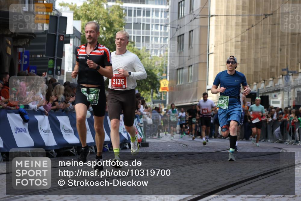 13.09.2026 - 21. swb-Marathon Bremen Strokosch-Dieckow http://msf.ph/oto/10319700 13.09.2026 13:07:58 Ziel 819, 969, 2135, 4852, 4990, 5570, 5976, 7558, 7803, 8060, 8467, 8611, 8737, 9035, 9356, 2098, 2266, 2844, 6692, 13091 meine-sportfotos.de