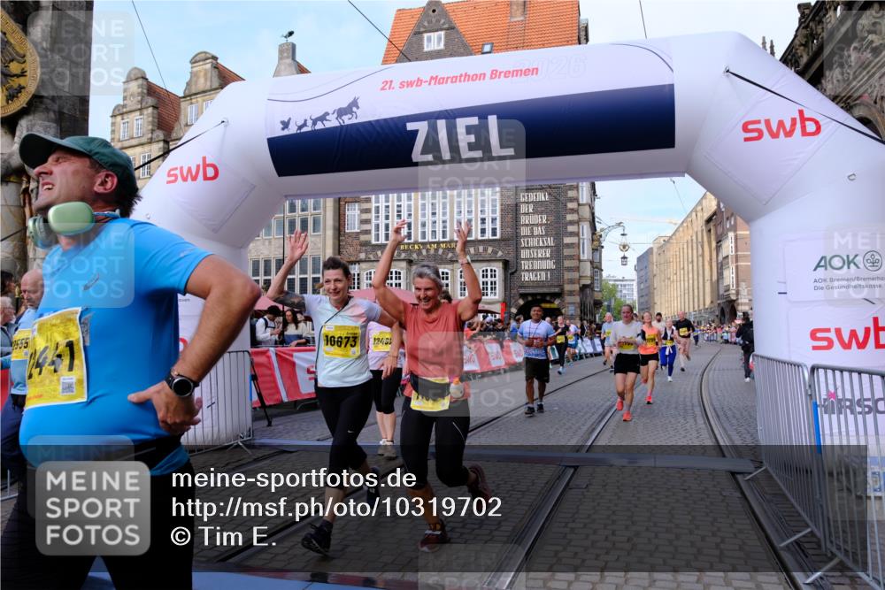 13.09.2026 - 21. swb-Marathon Bremen Tim E. http://msf.ph/oto/10319702 13.09.2026 10:58:26 Ziel 10249, 10494, 10530, 10543, 10604, 10673, 10750, 10798, 10826, 10828, 10903, 10914, 10931, 10932, 11120, 11131, 11295, 11332, 11388, 11420, 11752, 11863, 11884, 11952, 12017, 12386, 12387, 12441, 12482 meine-sportfotos.de