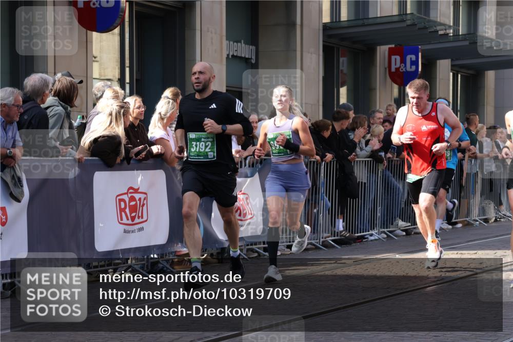 13.09.2026 - 21. swb-Marathon Bremen Strokosch-Dieckow http://msf.ph/oto/10319709 13.09.2026 13:17:38 Ziel 948, 1631, 1797, 2001, 2125, 2260, 2634, 2671, 3051, 3192, 3241, 3514, 4131, 4286, 4374, 4733, 5530, 5695, 5817, 5935, 5948, 6290, 6448, 8094, 8805, 8869, 8943, 8944, 9505, 9595, 9596, 9837, 13041, 560, 771, 842, 1297, 2008, 2234, 2812, 3148, 3760, 4171, 4498, 4499, 4620, 5041, 5550, 6095, 6734, 6803, 7901, 8100, 8250, 8253, 8446, 8532, 8714, 9075, 9400, 9505, 13107 meine-sportfotos.de