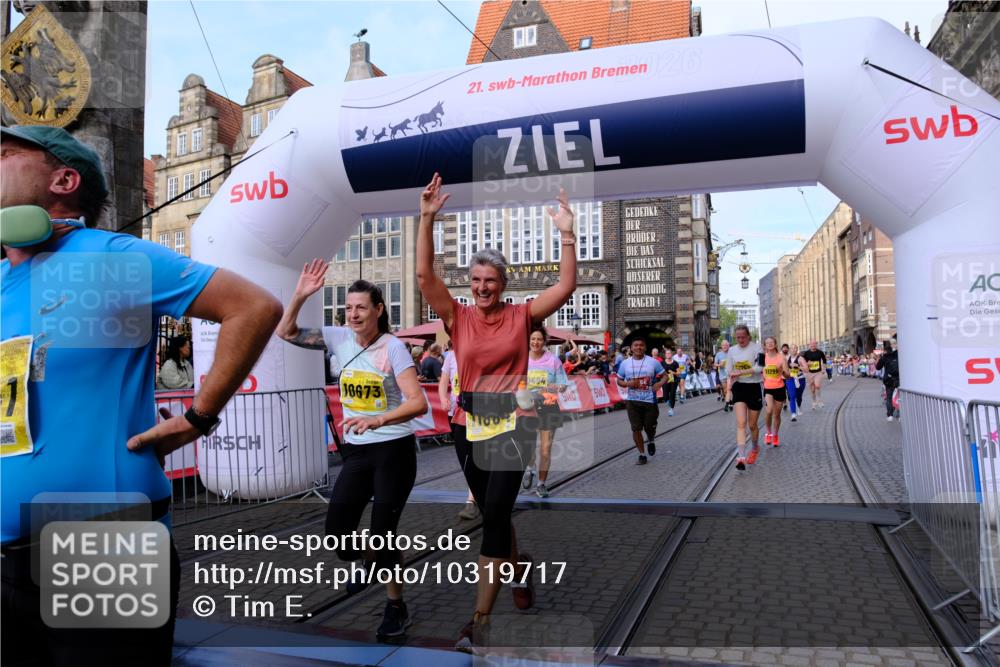 13.09.2026 - 21. swb-Marathon Bremen Tim E. http://msf.ph/oto/10319717 13.09.2026 10:58:26 Ziel 10249, 10494, 10530, 10543, 10604, 10673, 10750, 10798, 10826, 10828, 10903, 10914, 10931, 10932, 11120, 11131, 11295, 11332, 11388, 11420, 11752, 11863, 11884, 11952, 12017, 12386, 12387, 12441, 12482 meine-sportfotos.de