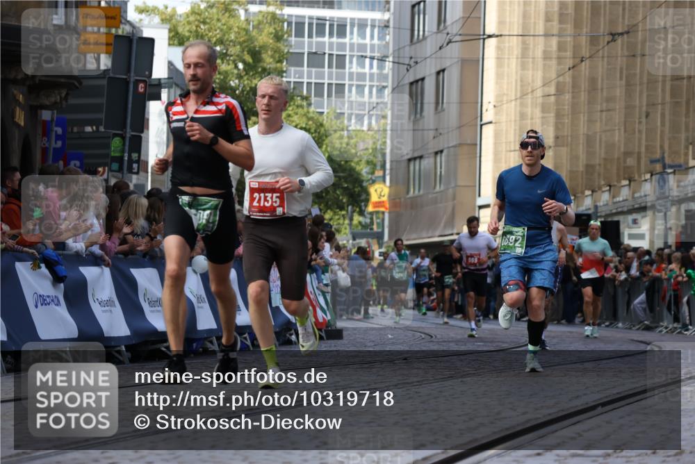 13.09.2026 - 21. swb-Marathon Bremen Strokosch-Dieckow http://msf.ph/oto/10319718 13.09.2026 13:07:58 Ziel 819, 969, 2135, 4852, 4990, 5570, 5976, 7558, 7803, 8060, 8467, 8611, 8737, 9035, 9356, 2098, 2266, 2844, 6692, 13091 meine-sportfotos.de