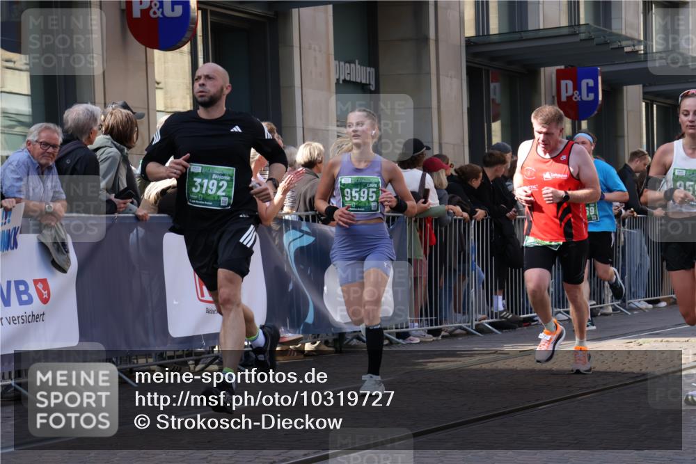 13.09.2026 - 21. swb-Marathon Bremen Strokosch-Dieckow http://msf.ph/oto/10319727 13.09.2026 13:17:38 Ziel 948, 1631, 1797, 2001, 2125, 2260, 2634, 2671, 3051, 3192, 3241, 3514, 4131, 4286, 4374, 4733, 5530, 5695, 5817, 5935, 5948, 6290, 6448, 8094, 8805, 8869, 8943, 8944, 9505, 9595, 9596, 9837, 13041, 560, 771, 842, 1297, 2008, 2234, 2812, 3148, 3760, 4171, 4498, 4499, 4620, 5041, 5550, 6095, 6734, 6803, 7901, 8100, 8250, 8253, 8446, 8532, 8714, 9075, 9400, 9505, 13107 meine-sportfotos.de