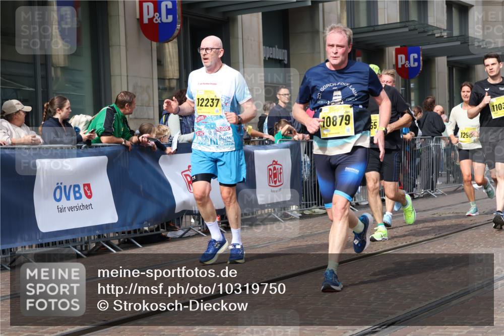 13.09.2026 - 21. swb-Marathon Bremen Strokosch-Dieckow http://msf.ph/oto/10319750 13.09.2026 10:58:28 Ziel 10254, 10485, 10787, 10794, 10832, 10878, 10948, 11030, 11189, 11228, 11267, 11278, 11488, 11743, 11955, 12130, 12176, 12237, 12320, 12414, 12499, 12505, 10249, 10494, 10530, 10673, 10750, 10798, 10828, 10878, 10879, 10914, 11004, 11120, 11131, 11152, 11202, 11295, 11384, 11388, 11403, 11420, 11455, 11686, 11750, 11752, 11884, 11906, 11952, 11953, 12017, 12092, 12180, 12386, 12387, 12441, 12482, 12499, 12518 meine-sportfotos.de