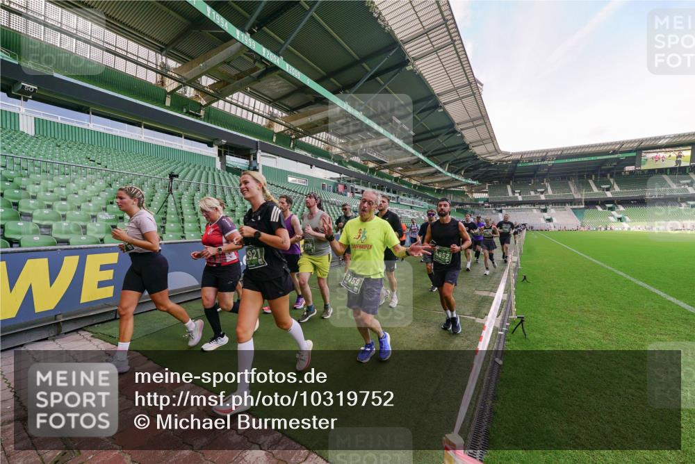 13.09.2026 - 21. swb-Marathon Bremen Michael Burmester http://msf.ph/oto/10319752 13.09.2026 13:18:50 Laufen im Stadion 311, 333, 404, 486, 512, 546, 732, 753, 837, 921, 938, 1156, 1424, 1425, 1431, 1506, 1765, 1790, 1844, 1868, 2056, 2123, 2137, 2224, 2240, 2294, 2315, 2357, 2358, 2419, 2453, 2557, 2563, 2601, 2614, 2622, 2647, 2689, 2702, 2703, 2722, 2786, 2843, 2845, 2849, 2857, 2879, 2880, 2893, 2944, 2983, 2984, 2999, 3031, 3046, 3072, 3096, 3100, 3146, 3180, 3189, 3198, 3210, 3285, 3287, 3337, 3421, 3431, 3476, 3537, 3548, 3619, 3633, 3654, 3740, 3879, 4478 meine-sportfotos.de