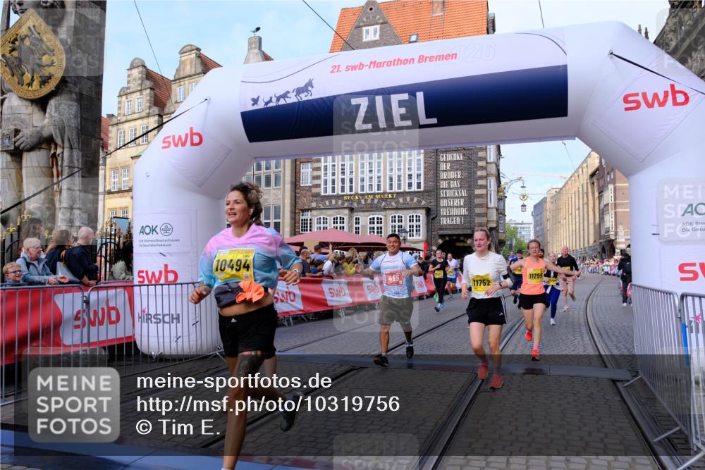 13.09.2026 - 21. swb-Marathon Bremen Tim E. http://msf.ph/oto/10319756 13.09.2026 10:58:28 Ziel 10249, 10494, 10530, 10543, 10604, 10673, 10750, 10798, 10826, 10828, 10903, 10914, 10931, 10932, 11120, 11131, 11202, 11295, 11388, 11420, 11752, 11884, 11906, 11952, 12017, 12386, 12387, 12441, 12482 meine-sportfotos.de