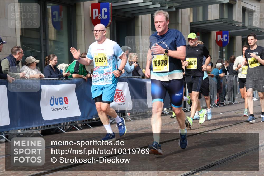 13.09.2026 - 21. swb-Marathon Bremen Strokosch-Dieckow http://msf.ph/oto/10319769 13.09.2026 10:58:28 Ziel 10254, 10485, 10787, 10794, 10832, 10878, 10948, 11030, 11189, 11228, 11267, 11278, 11488, 11743, 11955, 12130, 12176, 12237, 12320, 12414, 12499, 12505, 10249, 10494, 10530, 10673, 10750, 10798, 10828, 10878, 10879, 10914, 11004, 11120, 11131, 11152, 11202, 11295, 11384, 11388, 11403, 11420, 11455, 11686, 11750, 11752, 11884, 11906, 11952, 11953, 12017, 12092, 12180, 12386, 12387, 12441, 12482, 12499, 12518 meine-sportfotos.de