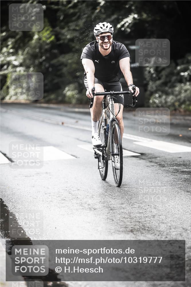 13.09.2026 - Stadtparktriathlon H.Heesch http://msf.ph/oto/10319777 13.09.2026 11:55:57 Radfahren 739, 865, 927, 985 meine-sportfotos.de