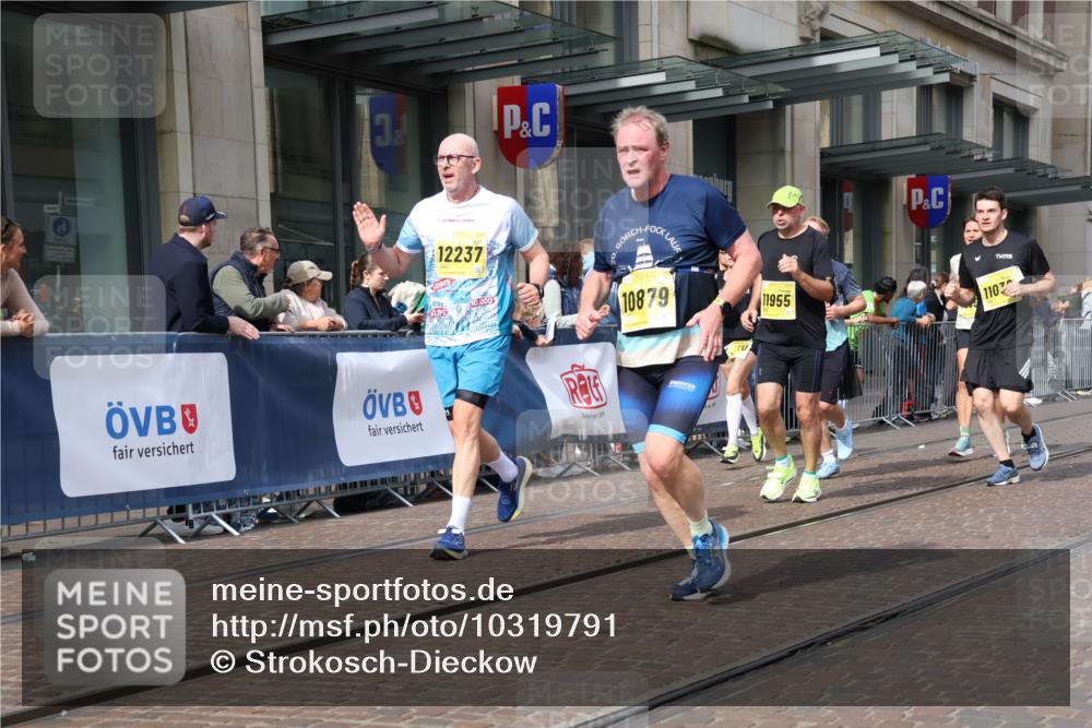 13.09.2026 - 21. swb-Marathon Bremen Strokosch-Dieckow http://msf.ph/oto/10319791 13.09.2026 10:58:28 Ziel 10254, 10485, 10787, 10794, 10832, 10878, 10948, 11030, 11189, 11228, 11267, 11278, 11488, 11743, 11955, 12130, 12176, 12237, 12320, 12414, 12499, 12505, 10249, 10494, 10530, 10673, 10750, 10798, 10828, 10878, 10879, 10914, 11004, 11120, 11131, 11152, 11202, 11295, 11384, 11388, 11403, 11420, 11455, 11686, 11750, 11752, 11884, 11906, 11952, 11953, 12017, 12092, 12180, 12386, 12387, 12441, 12482, 12499, 12518 meine-sportfotos.de