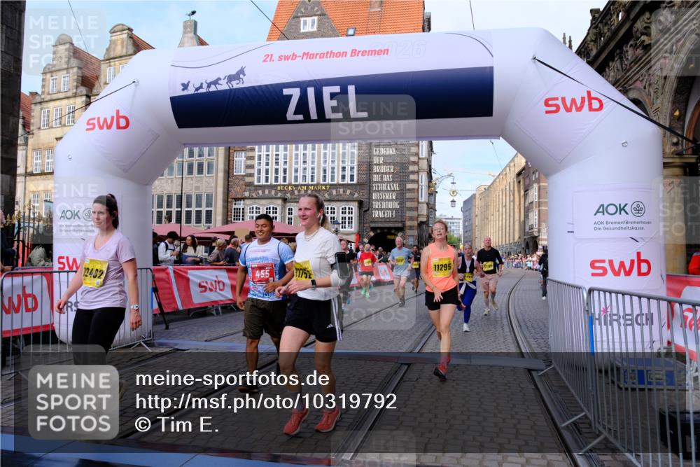 13.09.2026 - 21. swb-Marathon Bremen Tim E. http://msf.ph/oto/10319792 13.09.2026 10:58:28 Ziel 10249, 10494, 10530, 10543, 10604, 10673, 10750, 10798, 10826, 10828, 10903, 10914, 10931, 10932, 11120, 11131, 11202, 11295, 11388, 11420, 11752, 11884, 11906, 11952, 12017, 12386, 12387, 12441, 12482 meine-sportfotos.de