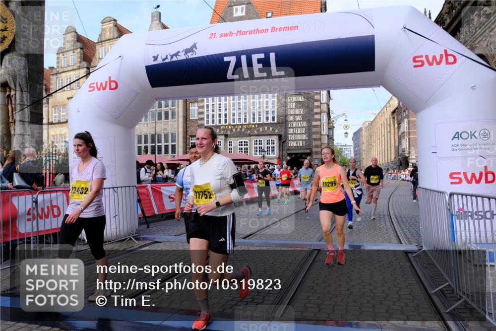 13.09.2026 - 21. swb-Marathon Bremen Tim E. http://msf.ph/oto/10319823 13.09.2026 10:58:29 Ziel 10249, 10494, 10530, 10543, 10604, 10673, 10750, 10798, 10826, 10828, 10903, 10914, 10931, 10932, 11120, 11131, 11202, 11295, 11388, 11420, 11752, 11884, 11906, 11952, 12017, 12092, 12386, 12387, 12441, 12482 meine-sportfotos.de