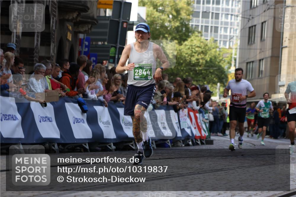 13.09.2026 - 21. swb-Marathon Bremen Strokosch-Dieckow http://msf.ph/oto/10319837 13.09.2026 13:08:03 Ziel 819, 969, 2135, 4732, 4852, 4990, 5570, 5976, 7558, 7803, 8611, 8737, 9035, 9356, 2098, 2266, 2844, 3808, 4247, 5594 meine-sportfotos.de