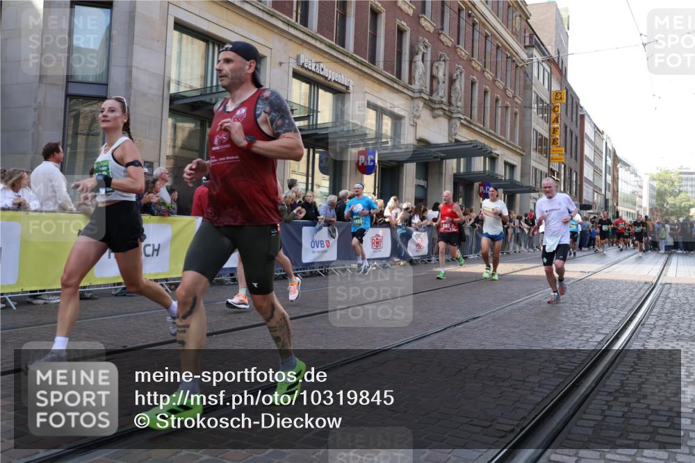 13.09.2026 - 21. swb-Marathon Bremen Strokosch-Dieckow http://msf.ph/oto/10319845 13.09.2026 13:17:40 Ziel 948, 1631, 1797, 1872, 2001, 2260, 2634, 2671, 3051, 3192, 3241, 3514, 3634, 4131, 4286, 4374, 4733, 5292, 5530, 5695, 5935, 5948, 6152, 6290, 6448, 8094, 8805, 8869, 8943, 8944, 9595, 9596, 9837, 13041, 560, 771, 842, 1297, 2008, 2125, 2234, 2812, 3148, 3760, 4171, 4498, 4499, 4620, 5041, 5550, 5817, 6095, 6803, 7901, 8100, 8250, 8253, 8446, 8532, 8714, 9075, 9400, 9505, 13107 meine-sportfotos.de
