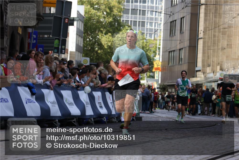 13.09.2026 - 21. swb-Marathon Bremen Strokosch-Dieckow http://msf.ph/oto/10319851 13.09.2026 13:08:06 Ziel 969, 2135, 4732, 4852, 4990, 5570, 5976, 7558, 8611, 8737, 9035, 9356, 678, 2098, 2266, 2844, 3808, 4247, 5594, 9582 meine-sportfotos.de