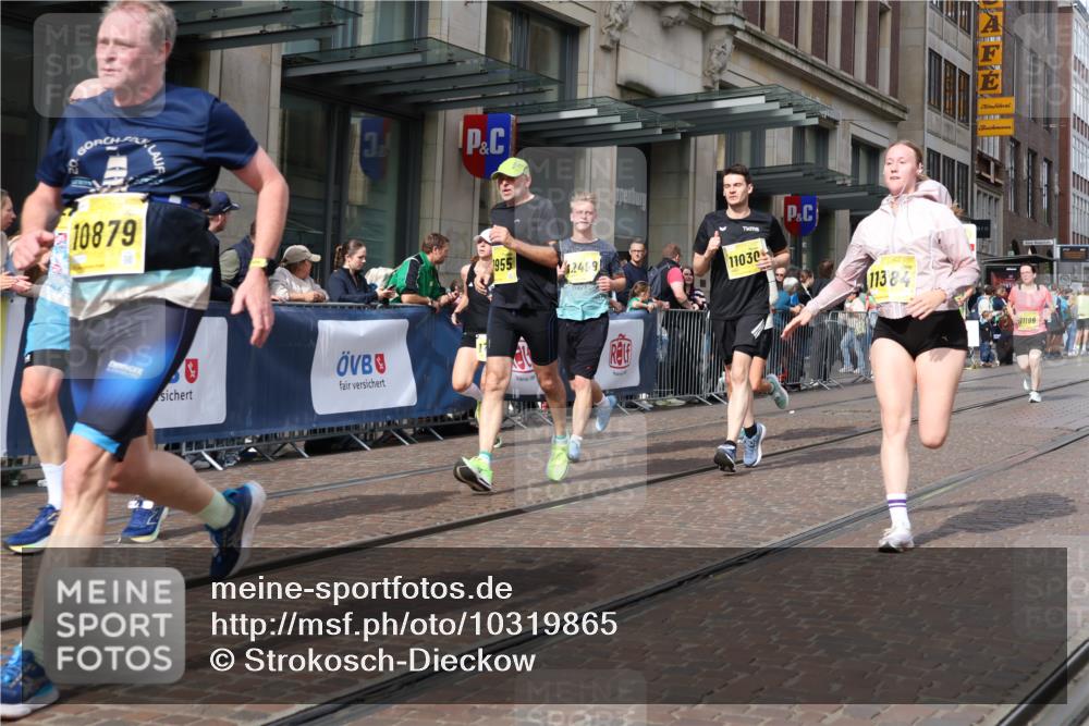 13.09.2026 - 21. swb-Marathon Bremen Strokosch-Dieckow http://msf.ph/oto/10319865 13.09.2026 10:58:29 Ziel 10254, 10485, 10787, 10794, 10832, 10948, 11030, 11189, 11228, 11267, 11278, 11488, 11743, 11955, 12130, 12131, 12176, 12237, 12271, 12320, 12414, 12505, 10249, 10494, 10530, 10673, 10750, 10798, 10828, 10878, 10879, 10914, 11004, 11120, 11131, 11152, 11202, 11295, 11384, 11388, 11403, 11420, 11455, 11686, 11750, 11752, 11884, 11906, 11952, 11953, 12017, 12092, 12180, 12386, 12387, 12482, 12499, 12518 meine-sportfotos.de