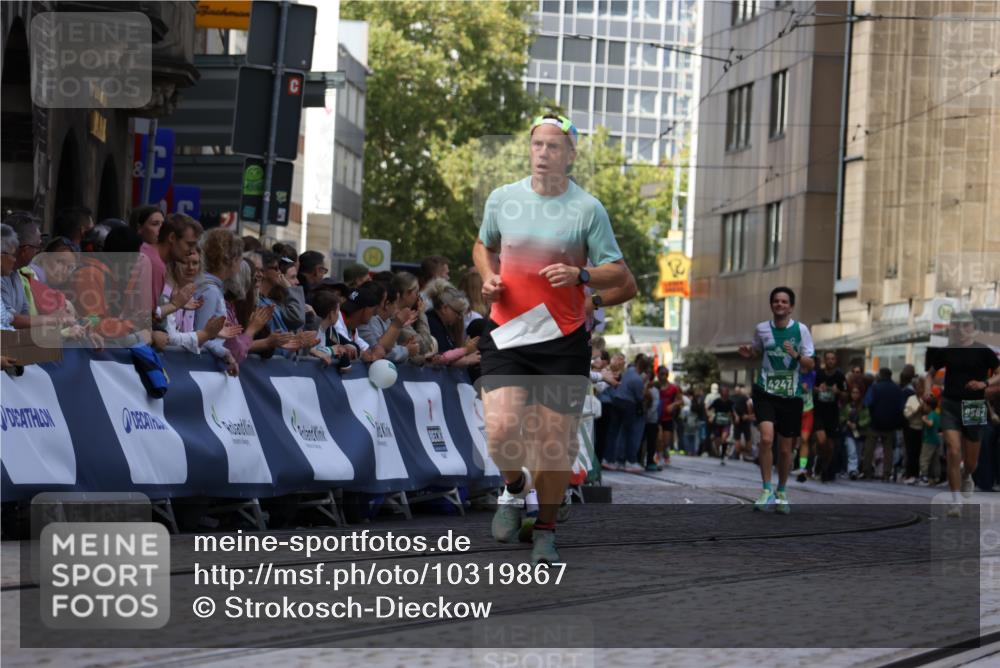 13.09.2026 - 21. swb-Marathon Bremen Strokosch-Dieckow http://msf.ph/oto/10319867 13.09.2026 13:08:06 Ziel 969, 2135, 4732, 4852, 4990, 5570, 5976, 7558, 8611, 8737, 9035, 9356, 678, 2098, 2266, 2844, 3808, 4247, 5594, 9582 meine-sportfotos.de