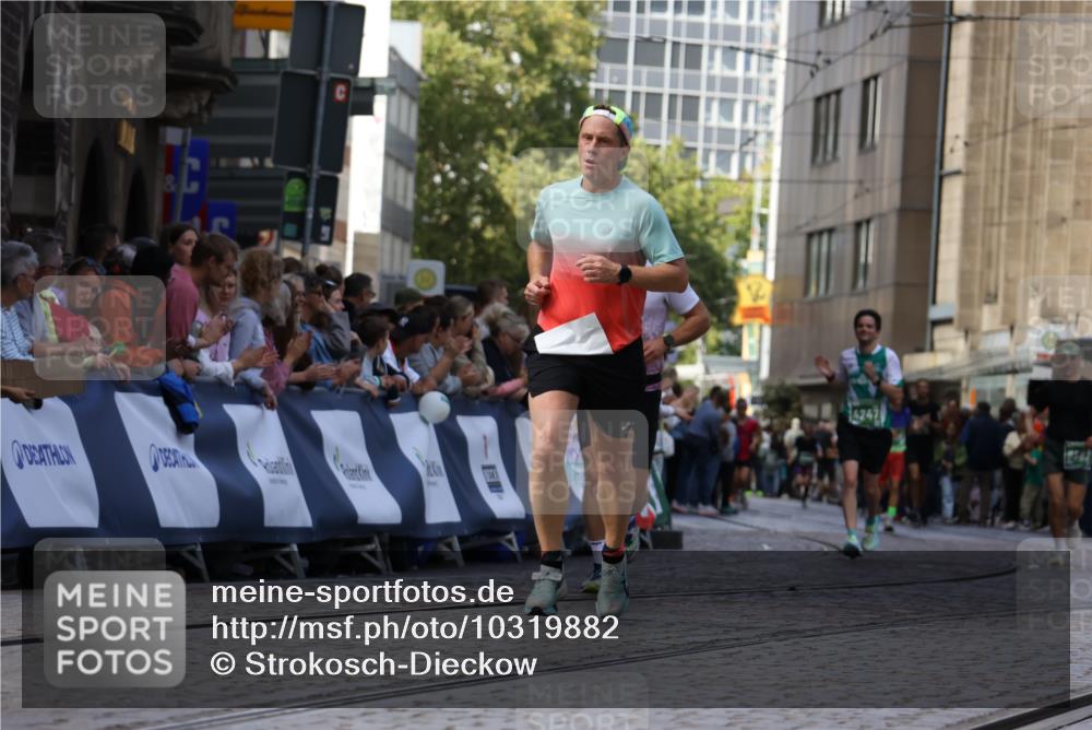 13.09.2026 - 21. swb-Marathon Bremen Strokosch-Dieckow http://msf.ph/oto/10319882 13.09.2026 13:08:06 Ziel 969, 2135, 4732, 4852, 4990, 5570, 5976, 7558, 8611, 8737, 9035, 9356, 678, 2098, 2266, 2844, 3808, 4247, 5594, 9582 meine-sportfotos.de