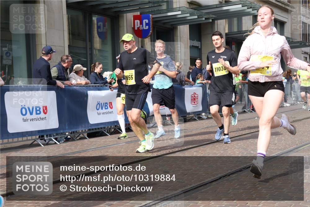 13.09.2026 - 21. swb-Marathon Bremen Strokosch-Dieckow http://msf.ph/oto/10319884 13.09.2026 10:58:29 Ziel 10254, 10485, 10787, 10794, 10832, 10948, 11030, 11189, 11228, 11267, 11278, 11488, 11743, 11955, 12130, 12131, 12176, 12237, 12271, 12320, 12414, 12505, 10249, 10494, 10530, 10673, 10750, 10798, 10828, 10878, 10879, 10914, 11004, 11120, 11131, 11152, 11202, 11295, 11384, 11388, 11403, 11420, 11455, 11686, 11750, 11752, 11884, 11906, 11952, 11953, 12017, 12092, 12180, 12386, 12387, 12482, 12499, 12518 meine-sportfotos.de