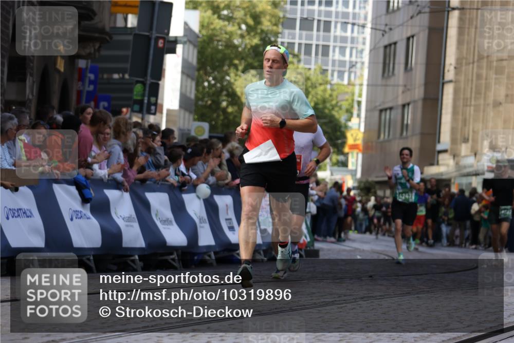 13.09.2026 - 21. swb-Marathon Bremen Strokosch-Dieckow http://msf.ph/oto/10319896 13.09.2026 13:08:06 Ziel 969, 2135, 4732, 4852, 4990, 5570, 5976, 7558, 8611, 8737, 9035, 9356, 678, 2098, 2266, 2844, 3808, 4247, 5594, 9582 meine-sportfotos.de