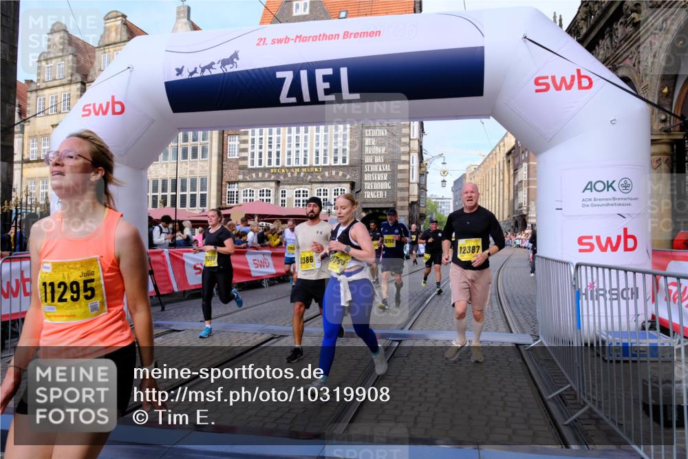 13.09.2026 - 21. swb-Marathon Bremen Tim E. http://msf.ph/oto/10319908 13.09.2026 10:58:30 Ziel 10249, 10494, 10530, 10543, 10604, 10673, 10750, 10798, 10826, 10828, 10903, 10914, 10931, 10932, 11120, 11131, 11202, 11295, 11388, 11403, 11420, 11750, 11752, 11884, 11906, 11952, 12017, 12092, 12386, 12387, 12441, 12482 meine-sportfotos.de