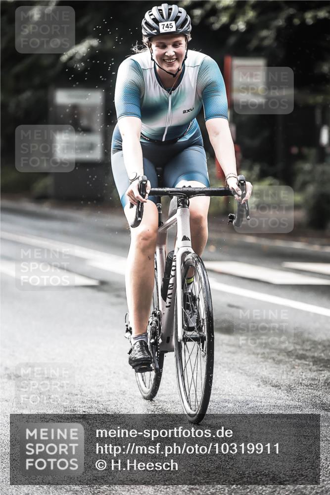 13.09.2026 - Stadtparktriathlon H.Heesch http://msf.ph/oto/10319911 13.09.2026 11:56:04 Radfahren 745, 857, 927, 965, 985 meine-sportfotos.de