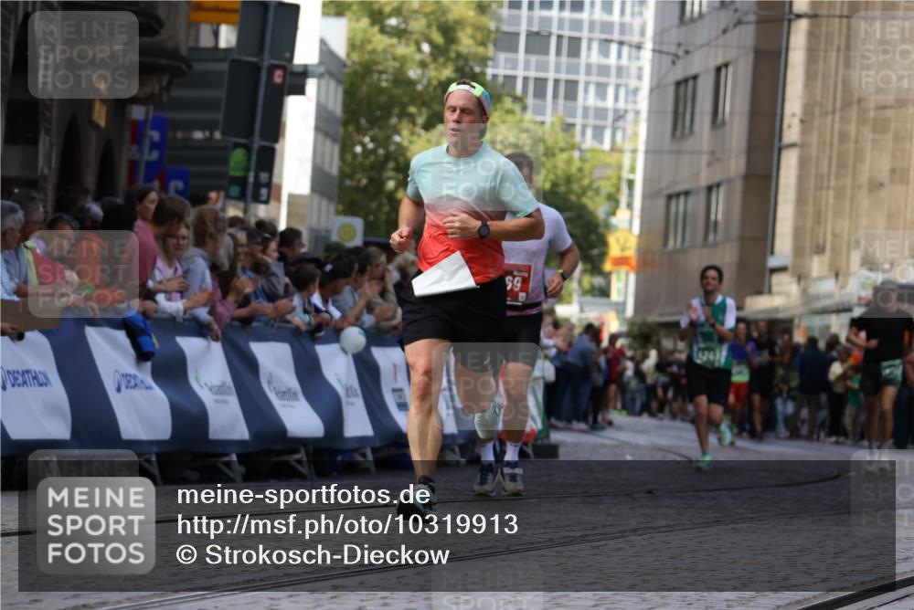 13.09.2026 - 21. swb-Marathon Bremen Strokosch-Dieckow http://msf.ph/oto/10319913 13.09.2026 13:08:06 Ziel 969, 2135, 4732, 4852, 4990, 5570, 5976, 7558, 8611, 8737, 9035, 9356, 678, 2098, 2266, 2844, 3808, 4247, 5594, 9582 meine-sportfotos.de