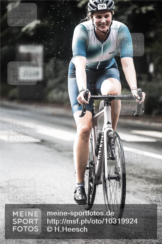 13.09.2026 - Stadtparktriathlon H.Heesch http://msf.ph/oto/10319924 13.09.2026 11:56:04 Radfahren 745, 857, 927, 965, 985 meine-sportfotos.de