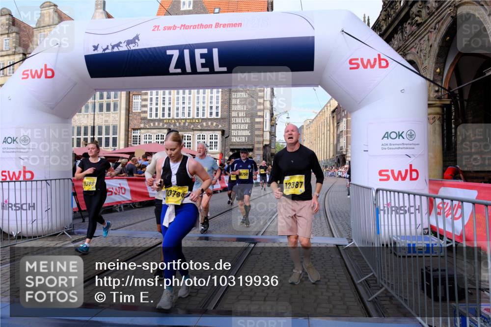 13.09.2026 - 21. swb-Marathon Bremen Tim E. http://msf.ph/oto/10319936 13.09.2026 10:58:30 Ziel 10249, 10494, 10530, 10543, 10604, 10673, 10750, 10798, 10826, 10828, 10903, 10914, 10931, 10932, 11120, 11131, 11202, 11295, 11388, 11403, 11420, 11750, 11752, 11884, 11906, 11952, 12017, 12092, 12386, 12387, 12441, 12482 meine-sportfotos.de