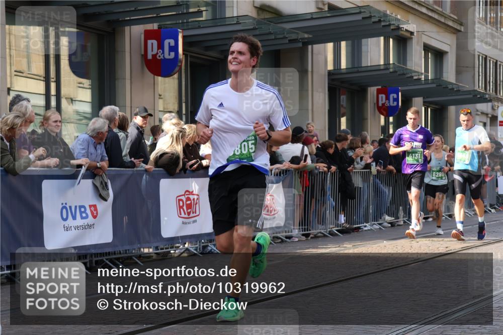 13.09.2026 - 21. swb-Marathon Bremen Strokosch-Dieckow http://msf.ph/oto/10319962 13.09.2026 13:17:43 Ziel 948, 1631, 1797, 1872, 2001, 2260, 2634, 2671, 3051, 3192, 3241, 3458, 3514, 3634, 4131, 4286, 4374, 4733, 5292, 5530, 5695, 5935, 5948, 6152, 6290, 6448, 8094, 8805, 8869, 8943, 8944, 9134, 9595, 9596, 9609, 9837, 13041, 560, 771, 1297, 2008, 2125, 2234, 2812, 3148, 3760, 4171, 4498, 4499, 4620, 5041, 5550, 5817, 6803, 7901, 8100, 8250, 8253, 8446, 8532, 8714, 9075, 9400, 9505, 13107 meine-sportfotos.de