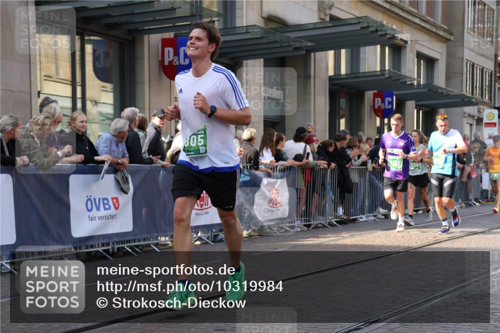 13.09.2026 - 21. swb-Marathon Bremen Strokosch-Dieckow http://msf.ph/oto/10319984 13.09.2026 13:17:43 Ziel 948, 1631, 1797, 1872, 2001, 2260, 2634, 2671, 3051, 3192, 3241, 3458, 3514, 3634, 4131, 4286, 4374, 4733, 5292, 5530, 5695, 5935, 5948, 6152, 6290, 6448, 8094, 8805, 8869, 8943, 8944, 9134, 9595, 9596, 9609, 9837, 13041, 560, 771, 1297, 2008, 2125, 2234, 2812, 3148, 3760, 4171, 4498, 4499, 4620, 5041, 5550, 5817, 6803, 7901, 8100, 8250, 8253, 8446, 8532, 8714, 9075, 9400, 9505, 13107 meine-sportfotos.de