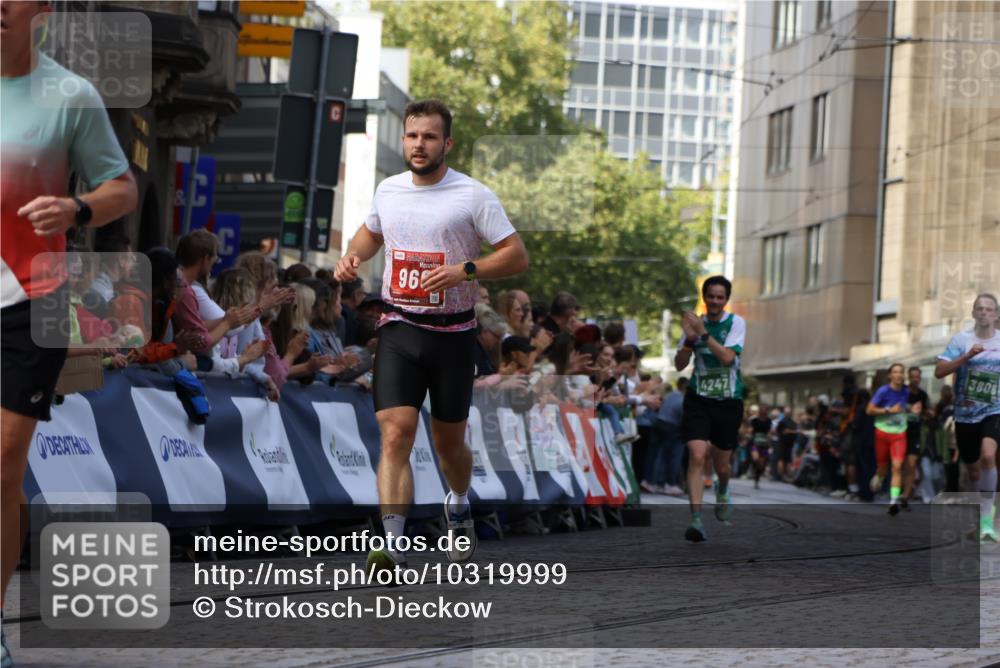 13.09.2026 - 21. swb-Marathon Bremen Strokosch-Dieckow http://msf.ph/oto/10319999 13.09.2026 13:08:08 Ziel 969, 4732, 4852, 4990, 5570, 5976, 7558, 8611, 8737, 9035, 9356, 13160, 678, 1335, 1696, 2098, 2266, 3808, 4247, 5594, 8655, 9582 meine-sportfotos.de