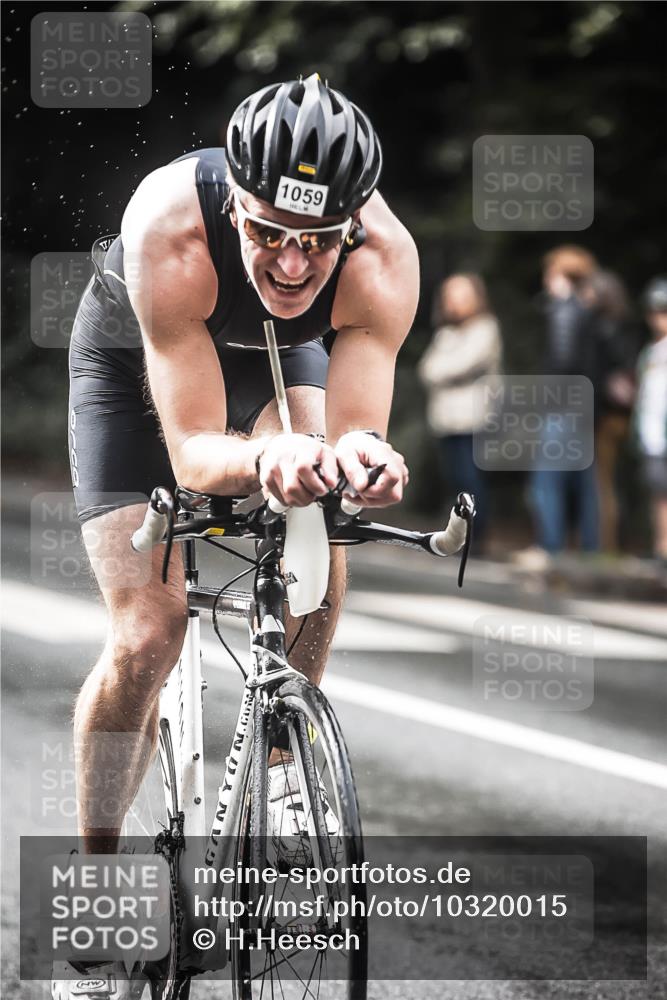 13.09.2026 - Stadtparktriathlon H.Heesch http://msf.ph/oto/10320015 13.09.2026 11:56:15 Radfahren 879, 1059 meine-sportfotos.de