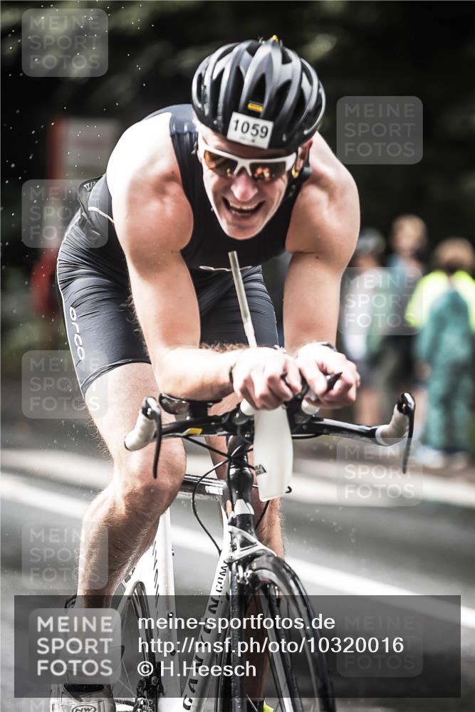 13.09.2026 - Stadtparktriathlon H.Heesch http://msf.ph/oto/10320016 13.09.2026 11:56:15 Radfahren 879, 1059 meine-sportfotos.de