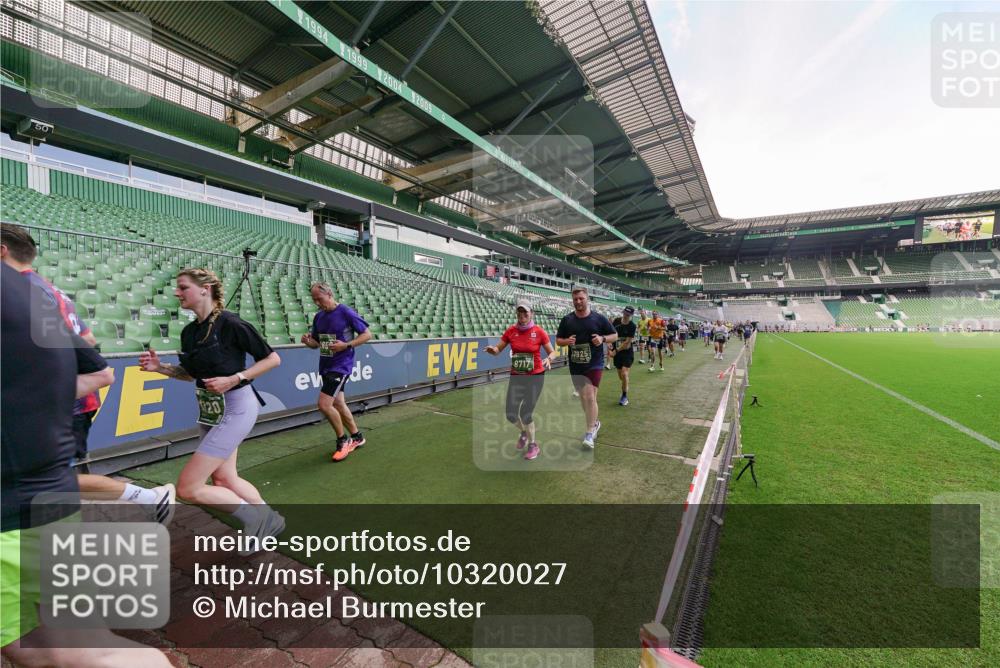 13.09.2026 - 21. swb-Marathon Bremen Michael Burmester http://msf.ph/oto/10320027 13.09.2026 13:19:16 Laufen im Stadion 333, 404, 464, 486, 512, 546, 732, 753, 837, 921, 938, 1066, 1156, 1431, 1506, 1765, 1844, 1868, 1916, 2028, 2056, 2123, 2137, 2224, 2240, 2294, 2315, 2357, 2358, 2453, 2557, 2563, 2614, 2622, 2626, 2689, 2702, 2703, 2722, 2756, 2786, 2843, 2845, 2849, 2857, 2879, 2880, 2893, 2944, 2983, 2999, 3031, 3046, 3059, 3072, 3096, 3100, 3116, 3146, 3189, 3198, 3210, 3243, 3263, 3285, 3287, 3315, 3476, 3537, 3619, 3633, 3654, 3740, 3879, 4478 meine-sportfotos.de