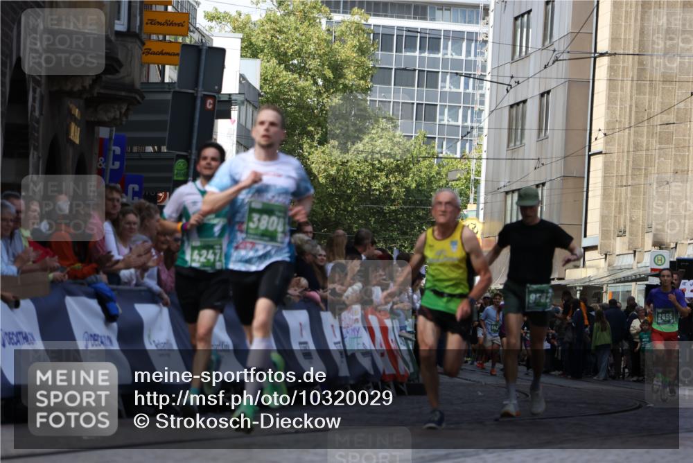 13.09.2026 - 21. swb-Marathon Bremen Strokosch-Dieckow http://msf.ph/oto/10320029 13.09.2026 13:08:12 Ziel 969, 4732, 4852, 6692, 7558, 8737, 9356, 13091, 13160, 339, 678, 1335, 1696, 3808, 4247, 5594, 8655, 9582 meine-sportfotos.de