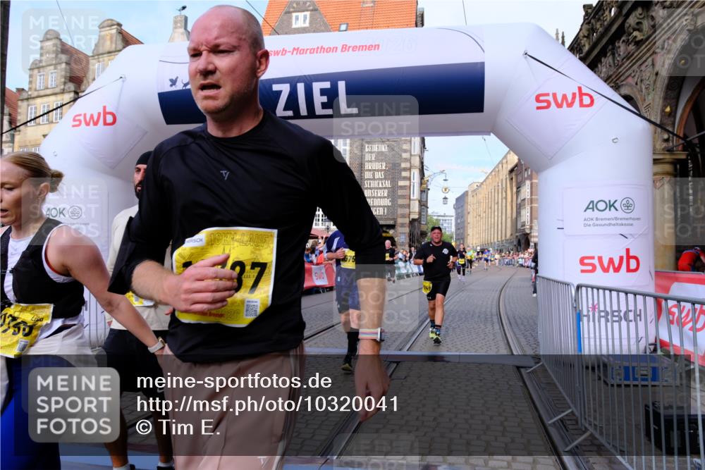 13.09.2026 - 21. swb-Marathon Bremen Tim E. http://msf.ph/oto/10320041 13.09.2026 10:58:31 Ziel 10249, 10494, 10530, 10543, 10604, 10673, 10750, 10798, 10826, 10828, 10903, 10914, 10931, 10932, 11120, 11131, 11202, 11295, 11388, 11403, 11420, 11750, 11752, 11884, 11906, 11952, 12017, 12092, 12386, 12387, 12441, 12482 meine-sportfotos.de