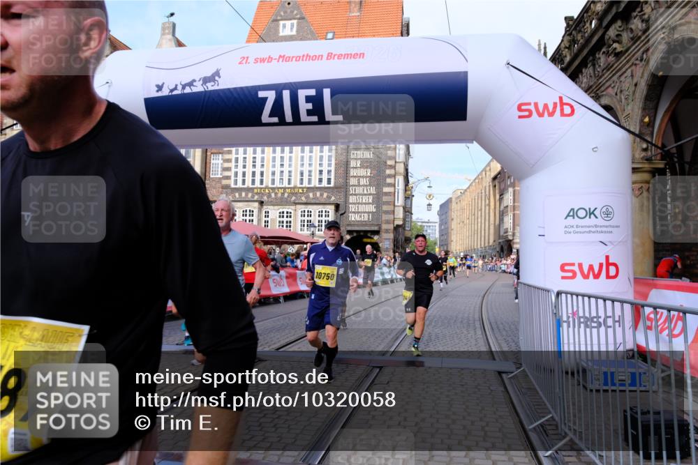 13.09.2026 - 21. swb-Marathon Bremen Tim E. http://msf.ph/oto/10320058 13.09.2026 10:58:32 Ziel 10249, 10494, 10530, 10543, 10604, 10673, 10750, 10798, 10826, 10828, 10903, 10914, 10931, 10932, 11120, 11131, 11202, 11295, 11388, 11403, 11420, 11686, 11750, 11752, 11884, 11906, 11952, 12017, 12092, 12386, 12387, 12441, 12482 meine-sportfotos.de