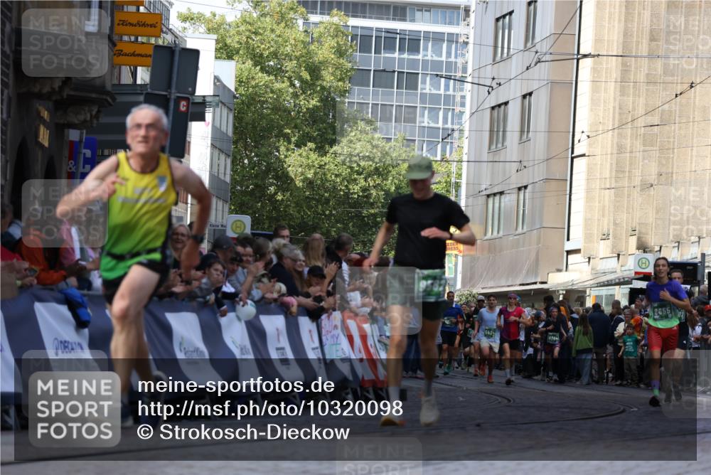 13.09.2026 - 21. swb-Marathon Bremen Strokosch-Dieckow http://msf.ph/oto/10320098 13.09.2026 13:08:13 Ziel 969, 4732, 4852, 6692, 7558, 9356, 13091, 13160, 339, 678, 1335, 1696, 3808, 4082, 4247, 5424, 5594, 8655, 9582 meine-sportfotos.de