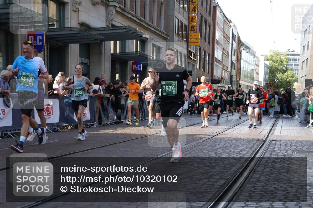 13.09.2026 - 21. swb-Marathon Bremen Strokosch-Dieckow http://msf.ph/oto/10320102 13.09.2026 13:17:45 Ziel 948, 1631, 1797, 1872, 2001, 2260, 2634, 2671, 3192, 3241, 3458, 3514, 3634, 4131, 4286, 4733, 5292, 5530, 5695, 5935, 5948, 6152, 6290, 6448, 8094, 8805, 8869, 8943, 8944, 9134, 9595, 9596, 9609, 9837, 10065, 13041, 560, 771, 1297, 2008, 2125, 2234, 2812, 3051, 3760, 4171, 4286, 4374, 4498, 4499, 4620, 5041, 5530, 5550, 5817, 6803, 7901, 8100, 8250, 8253, 8446, 8532, 8714, 9075, 9400, 9505, 13107 meine-sportfotos.de