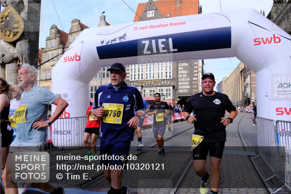 13.09.2026 - 21. swb-Marathon Bremen Tim E. http://msf.ph/oto/10320121 13.09.2026 10:58:33 Ziel 10249, 10494, 10530, 10604, 10673, 10750, 10798, 10828, 10903, 10914, 10931, 10932, 11120, 11131, 11152, 11202, 11295, 11388, 11403, 11420, 11455, 11686, 11750, 11752, 11884, 11906, 11952, 11953, 12017, 12092, 12386, 12387, 12441, 12482, 12518 meine-sportfotos.de