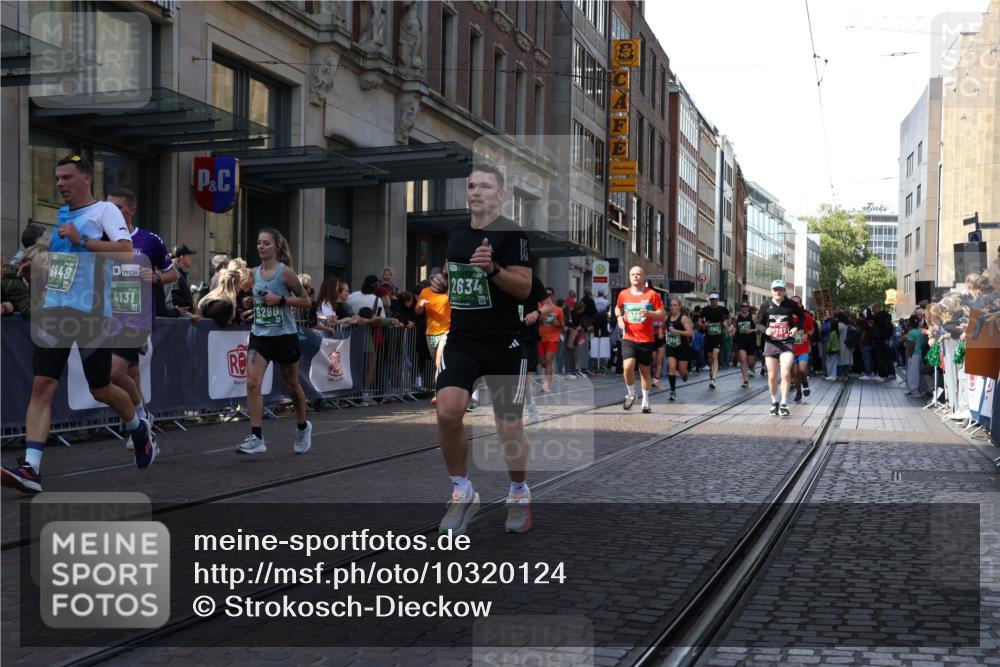 13.09.2026 - 21. swb-Marathon Bremen Strokosch-Dieckow http://msf.ph/oto/10320124 13.09.2026 13:17:45 Ziel 948, 1631, 1797, 1872, 2001, 2260, 2634, 2671, 3192, 3241, 3458, 3514, 3634, 4131, 4286, 4733, 5292, 5530, 5695, 5935, 5948, 6152, 6290, 6448, 8094, 8805, 8869, 8943, 8944, 9134, 9595, 9596, 9609, 9837, 10065, 13041, 560, 771, 1297, 2008, 2125, 2234, 2812, 3051, 3760, 4171, 4286, 4374, 4498, 4499, 4620, 5041, 5530, 5550, 5817, 6803, 7901, 8100, 8250, 8253, 8446, 8532, 8714, 9075, 9400, 9505, 13107 meine-sportfotos.de