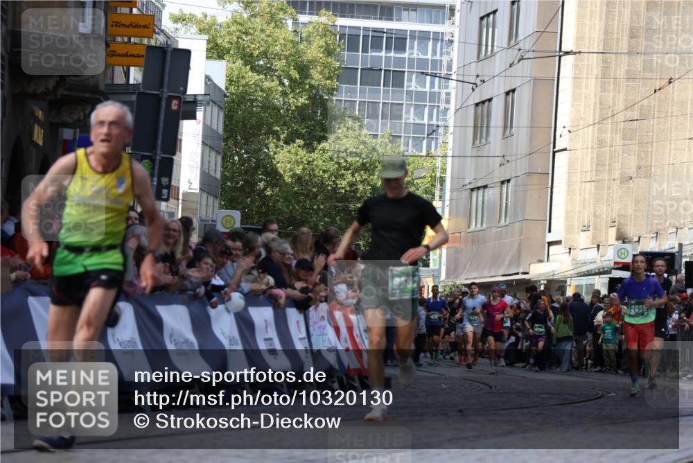 13.09.2026 - 21. swb-Marathon Bremen Strokosch-Dieckow http://msf.ph/oto/10320130 13.09.2026 13:08:13 Ziel 969, 4732, 4852, 6692, 7558, 9356, 13091, 13160, 339, 678, 1335, 1696, 3808, 4082, 4247, 5424, 5594, 8655, 9582 meine-sportfotos.de